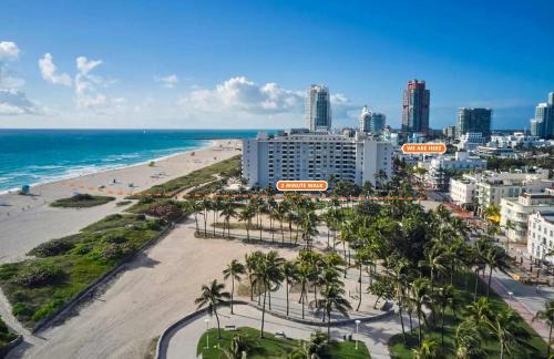 South Pointe Apartment | South of Fifth Studio Steps to Beach on Ocean Drive