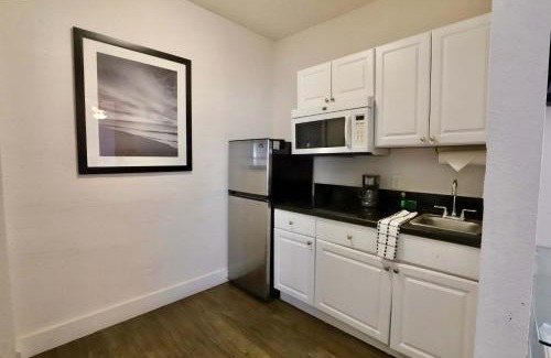 South Pointe Apartment | South of Fifth Studio Steps to Beach on Ocean Drive