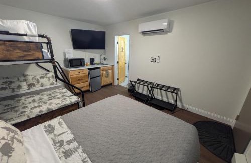 Canaan Hotel | South of the Border Room 7