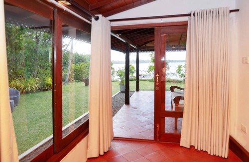 Kathaluwa Villa | South Point Cottage - Whole Villa 3 Bedrooms (Sleeps 6)
