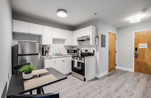 Medley Apartment | South River Suites