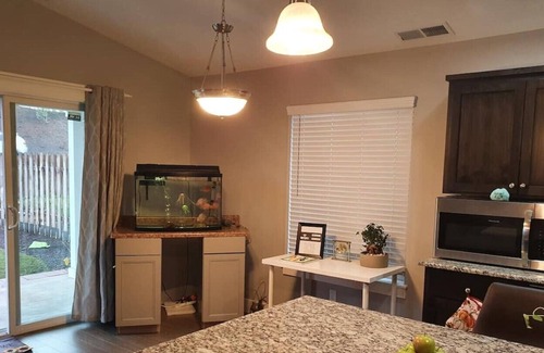 Salem House | South Salem - Close to I-5 and Costco, easy Shop and Eat