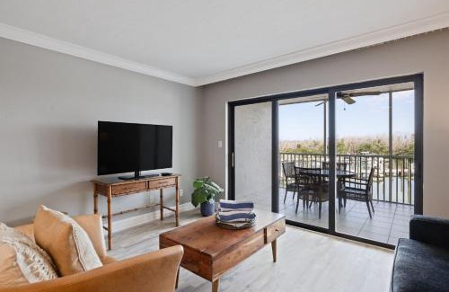 Captiva House | South Seas Bayside Villa 4120 - Chic Marina View Residence with Bikes