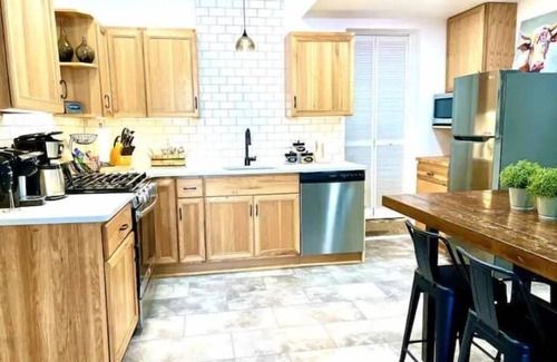 South Side Flats House | South Side Bicycle Home Sleeps 6