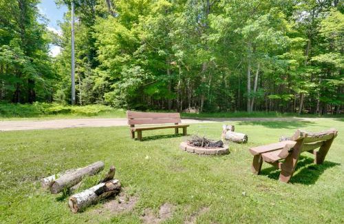 Conover House | South Twin Lake Cabin with Dock, Steps to Water