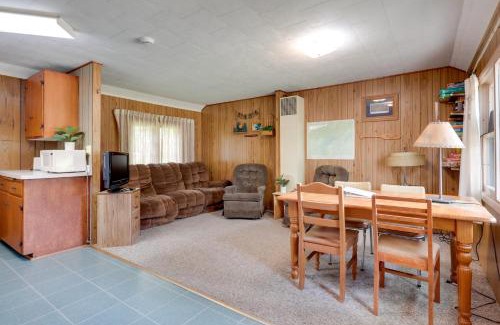 Conover House | South Twin Lake Cabin with Dock, Steps to Water