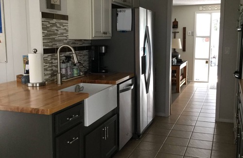South Venice House | South Venice Retreat. Private home. Quiet Neighborhood near sandy beachs