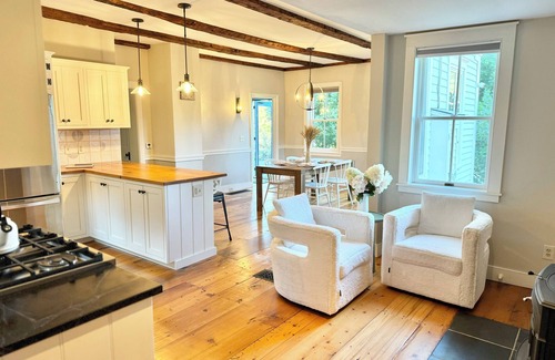 South Woodstock House | South Woodstock Village