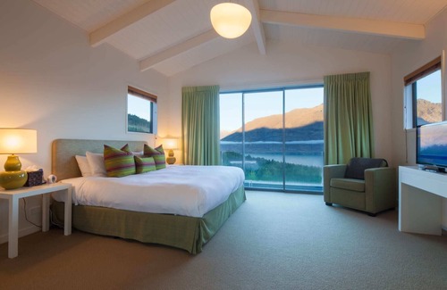 Closeburn House | Southerly |Private Hot Tub |Gas Fire|BBQ
