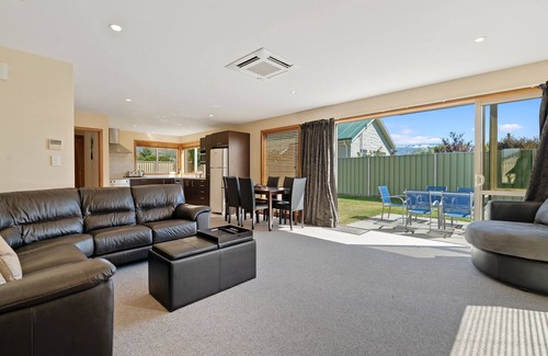 Lowburn House | Southern Belle - Cromwell Holiday Home