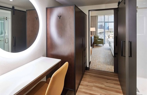 Sobro Hotel | Southern Charm Hideaway! Indoor Swimming Pool, Kitchenette, Pet-friendly Hotel!