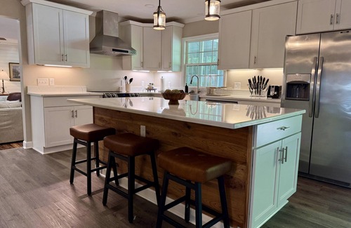 Thomasville House | Southern Charm Home: Pool + Fireplace + Large Yard