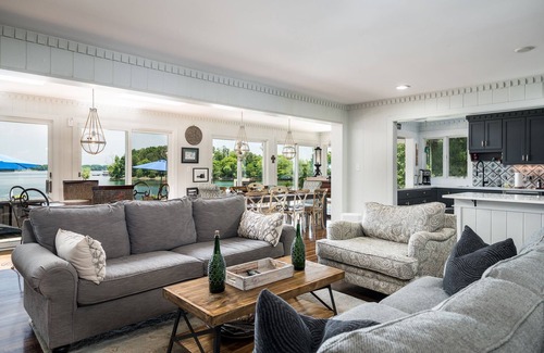 Huntersville House | Southern Charm! LAKE NORMAN- Waterfront, PRIVATE Pool & New Dock