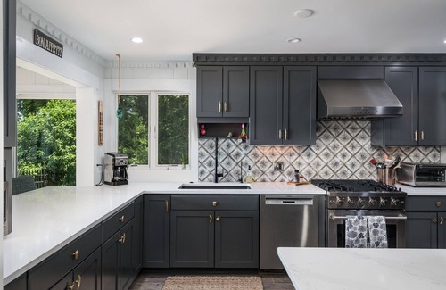 Huntersville House | Southern Charm! LAKE NORMAN- Waterfront, PRIVATE Pool & New Dock
