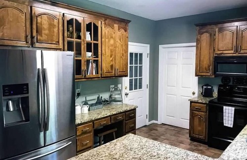 Taylorville House | Southern Charmer - Book for Football Season!