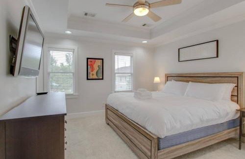 Hope Gardens House | Southern City Comfort Huge Private Backyard