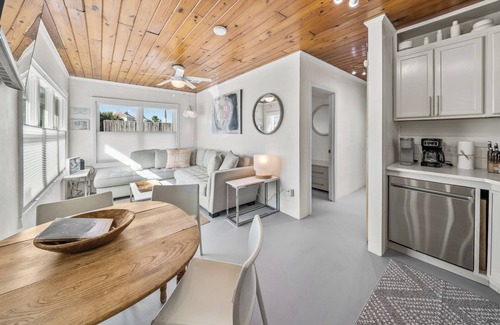 Laguna Beach Estates Cottage | Southern Colour, A Stylish Coastal Beach Retreat Across From the Beach!