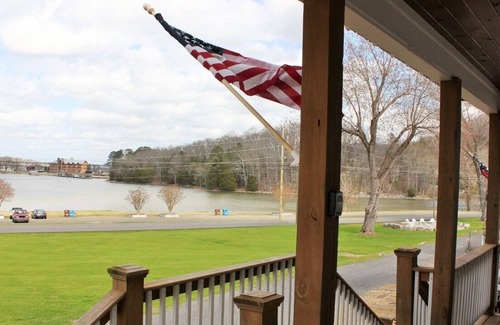 Guntersville House | Southern Comfort at River Rocks Plantation