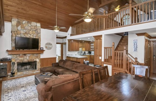 Chapin House | Southern Comfort Cabin | 4BR | Dog Friendly!
