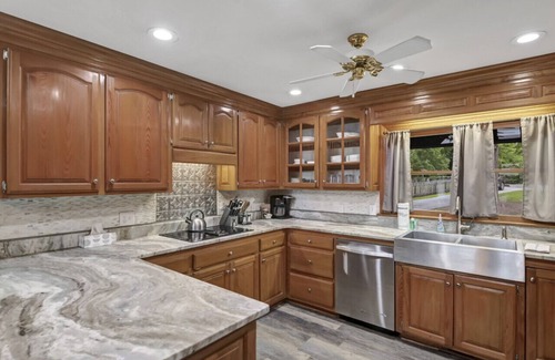 Chapin House | Southern Comfort Cabin | 4BR | Dog Friendly!