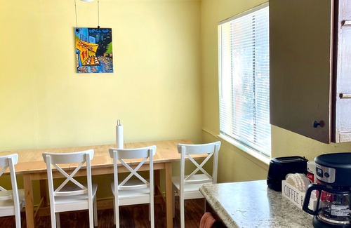 Garland House | Southern Comfort Near Dallas Metroplex Area Accommodates 9 Guests