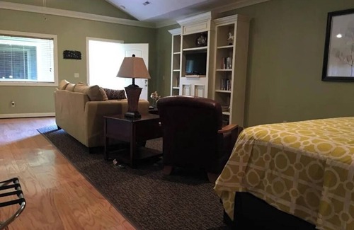 Mayfield Hotel | Southern Comfort Suites