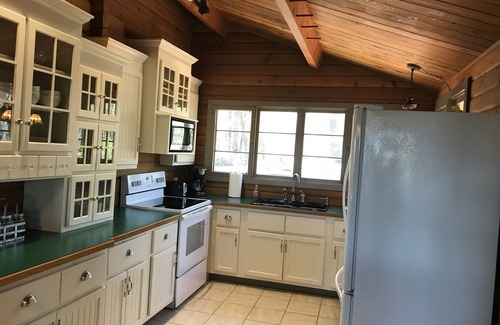 French Lick Cabin | Southern Grace Cabin w/hot tub! Super CLEAN- French Lick, IN book now for FALL