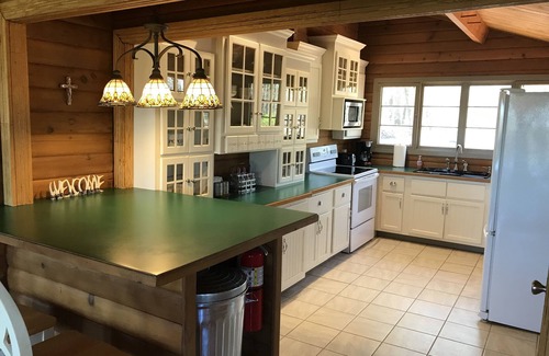French Lick Cabin | Southern Grace Cabin w/hot tub! Super CLEAN- French Lick, IN book now for FALL