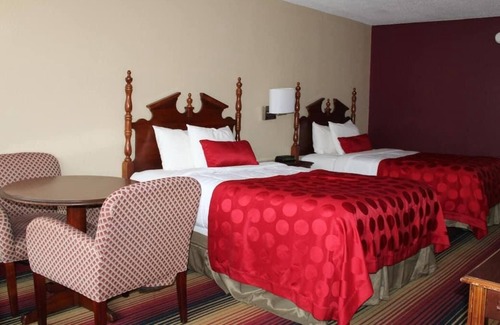 Perry House | Southern Hospitality! 2 Great Units, Pool, Near Perry Area Historical Museum