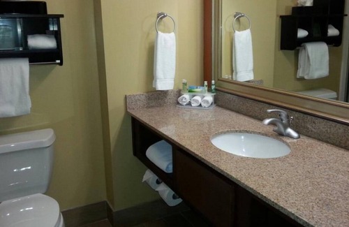 Madison House | Southern Hospitality! 4 Spacious Units, Breakfast