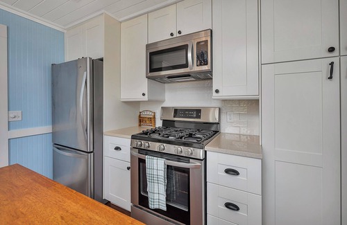 Demere Park House | Southern Living at the Beach Classic Cottage w/Pool & Walkability