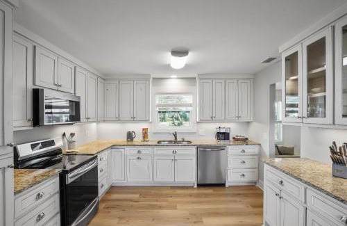 Port St. Joe House | Southern Mermaid Cottage- Pet Friendly Fenced