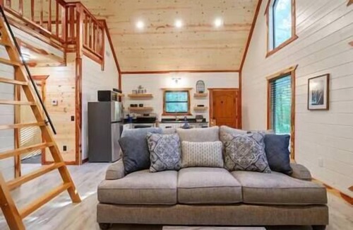 Broken Bow House | Southern Pine Cabin · The Perfect Getaway!