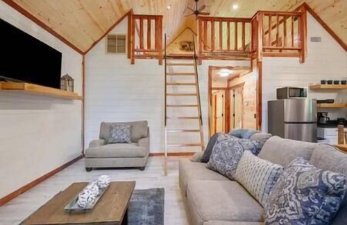 Broken Bow House | Southern Pine Cabin · The Perfect Getaway!