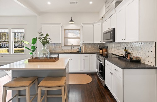 Northport House | Southern Serenity: 3-Bed Bungalow, Perfect for Game Days & Downtown Explorations