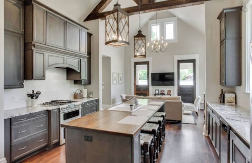 Woodland in Waverly House | Southern Stunners - Large Group Luxury