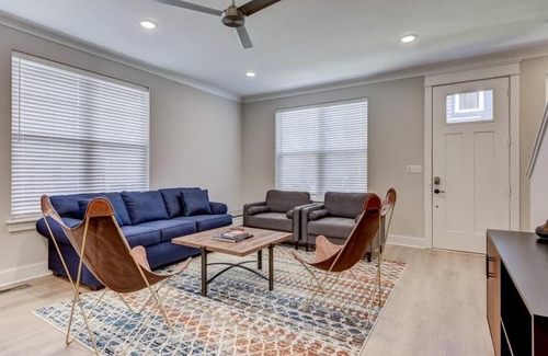 Talbot's Corner House | SOUTHERN VIBE Modern and Spacious 10 Min to DT
