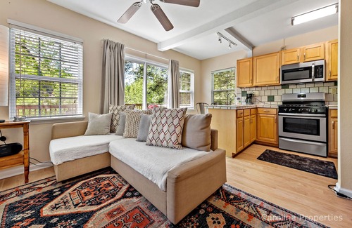 Bat Cave Cabin | Southfork Cottage - Big Mountain and River Views!