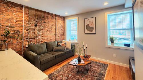 Telegraph Hill Apartment | Southie 3BD 1BA near Seaport and Convention Center BECE