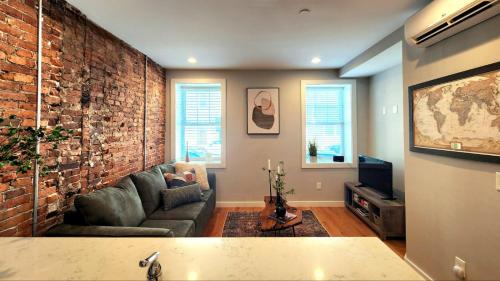 Telegraph Hill Apartment | Southie 3BD 1BA near Seaport and Convention Center BECE