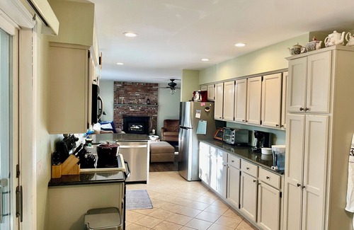 Southold House | Southold, NY- Heart of North Fork Wine Country and Minutes From The Beach