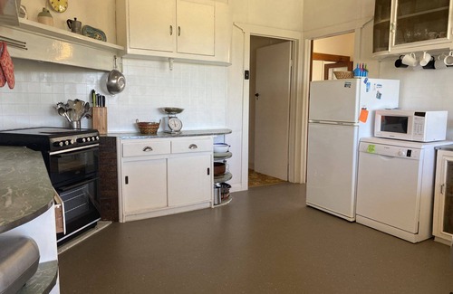 Wangolina House | Southolme - Pets welcome - Outside & Laundry Only. Holiday on a budget!