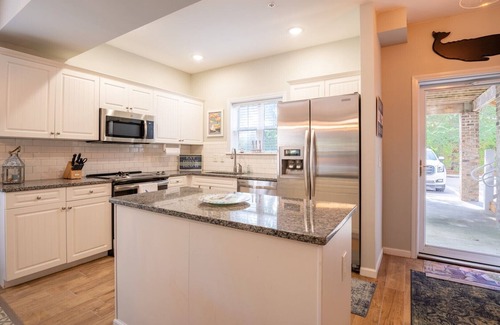 Southport Condo | Southport Condo near ICW and Golf - Dogs Allowed - Ground Level