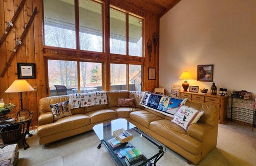 Harbor Springs Apartment | Southridge 21