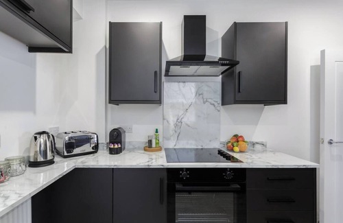 Southsea House | Southsea 3BR w/5 beds, garden & parking permits inc. Near to beach