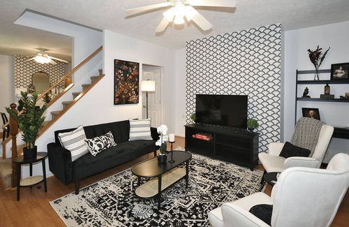 South Side Slopes House | SouthSide 2 Bed home w/ outdoor space & parking