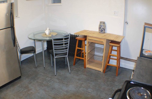 South Side Slopes Apartment | Southside Slopes Crash Pad - Off Street Parking