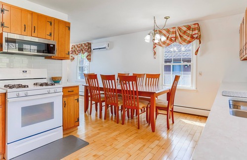 Honeoye House | Southwest Sunrise: Perfect Family Retreat + Stunning Sunsets!