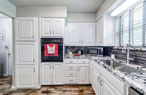North Richland Hills House | Southwestern Pool Oasis: Close to DFW, Six Flags, Cowboys, Rangers, Stockyards