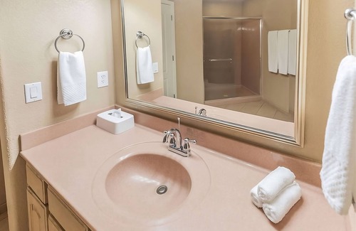 North Scottsdale Hotel | Southwestern Charm Hideout! Full Kitchen, Outdoor Swimming Pool, Free Parking!